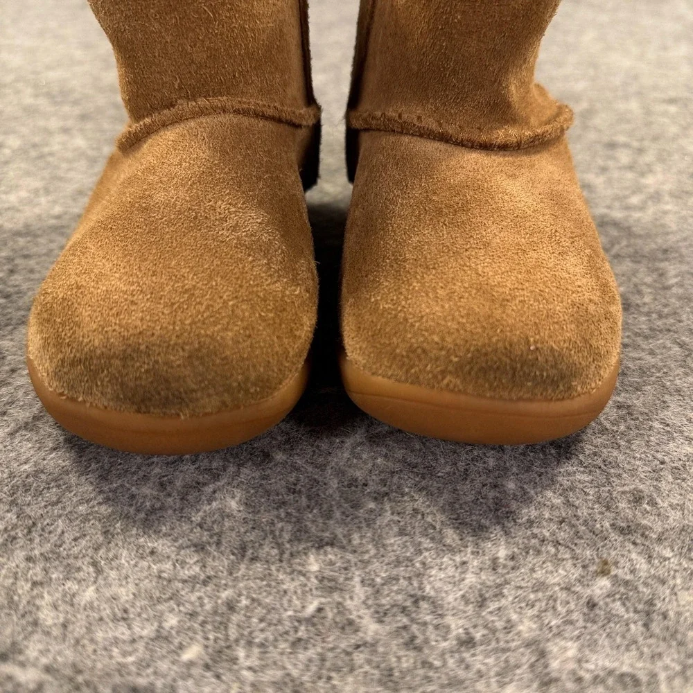 UGG Boots Toddler Size 9 Brown Suede Shearling Lined Hook Loop Ankle‎ Booties